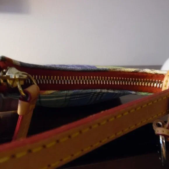 Vintage Dooney & Bourke Picnic Mini Purse - Picture 6 of 7
